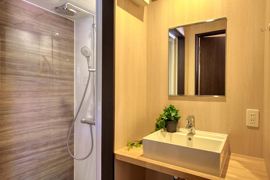 Private Glamping with Individual Showers, Toilets, and Dining Spaces in Every Unit